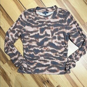 Democracy Charcoal Brown and Tan Ribbed eyelet ruched sides and ruched Sleeve